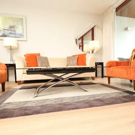 St Stephens Green Sleeps 6! *