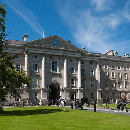 St Stephens Green Sleeps 6! Apartment